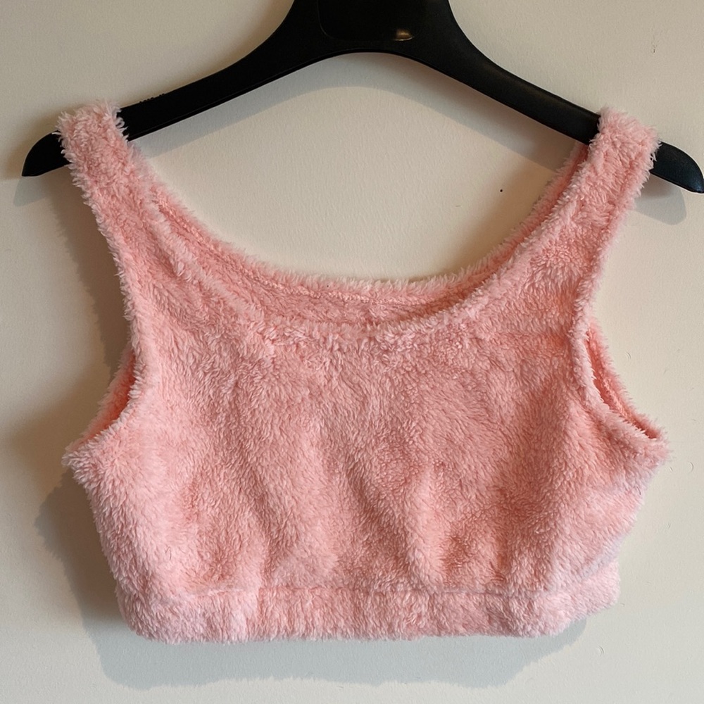 UNKNOWN BRAND FUZZY CROP TOP